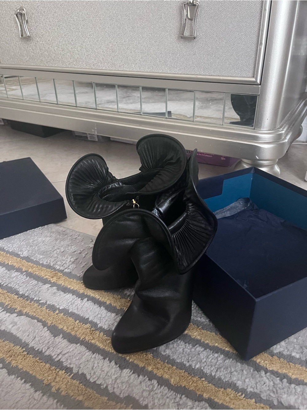 🖤SERGIO ROSSI BLACK RUFFLE LEATHER BOOTIES🖤36 - Picture 2 of 6